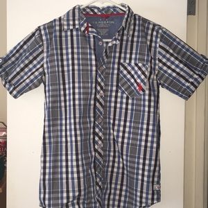 Short sleeve button up